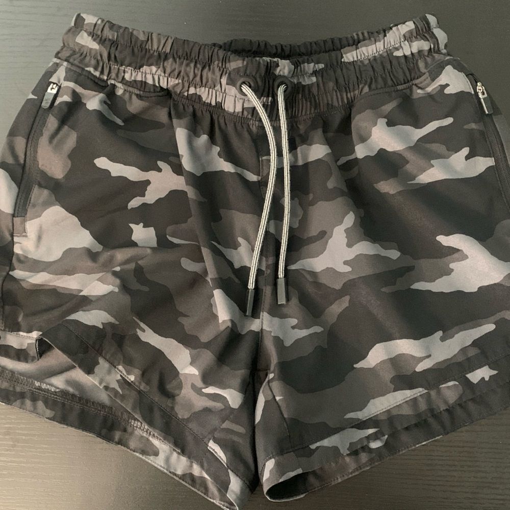 Athleta Girl XXL 16 Camo Shorts Gray Black